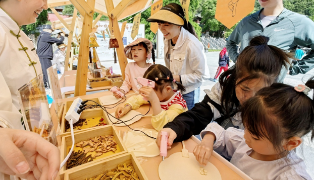 古建打卡热度不减,“国潮养生”成假日新宠